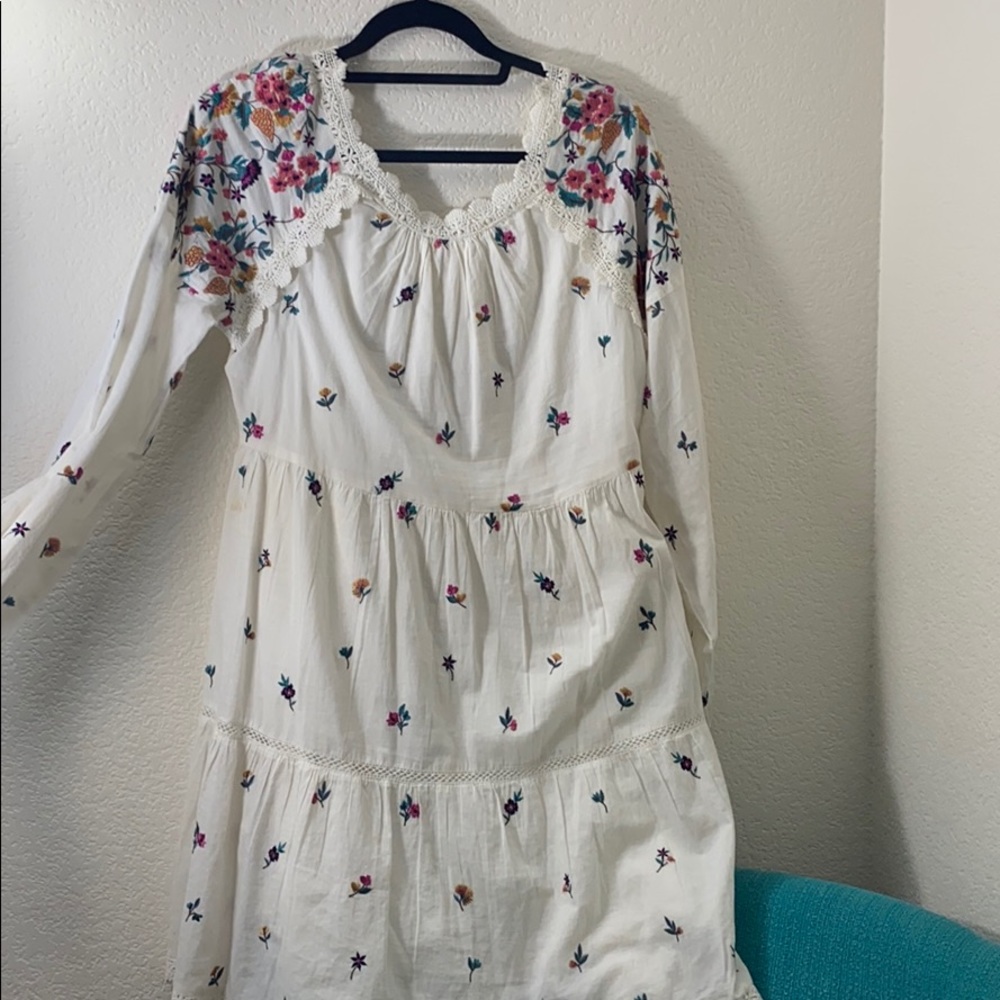 Dress - Picture 5 of 7